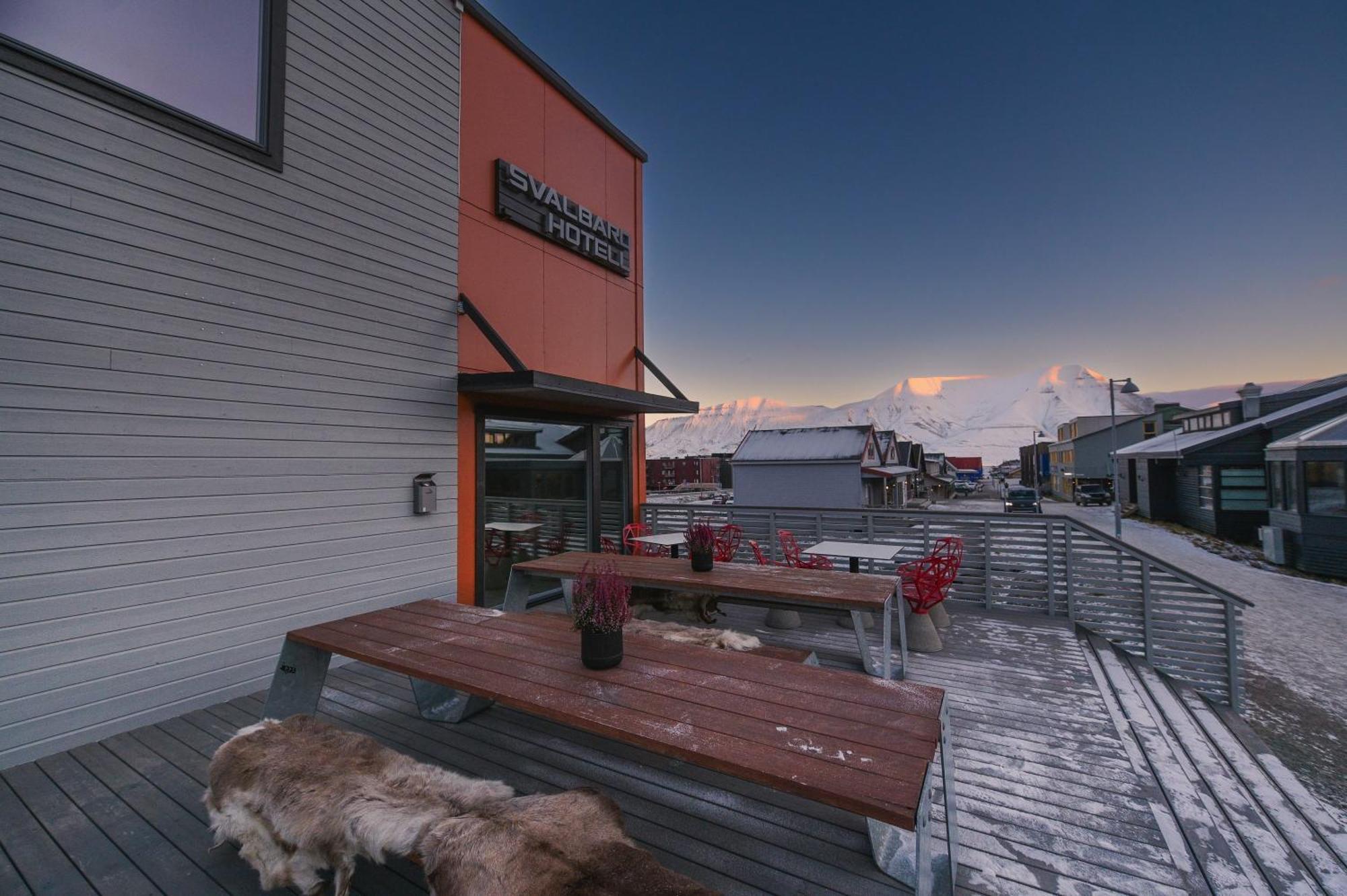 Svalbard Hotell | Polfareren Longyearbyen Bagian luar foto