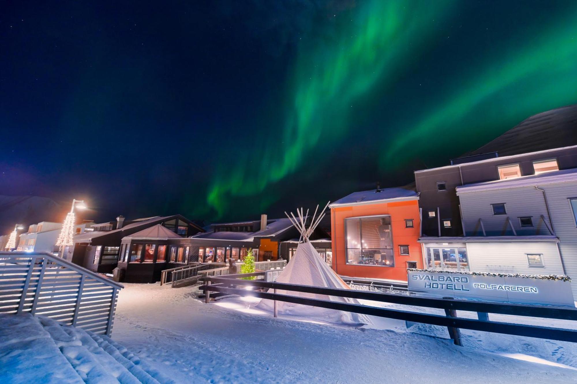 Svalbard Hotell | Polfareren Longyearbyen Bagian luar foto