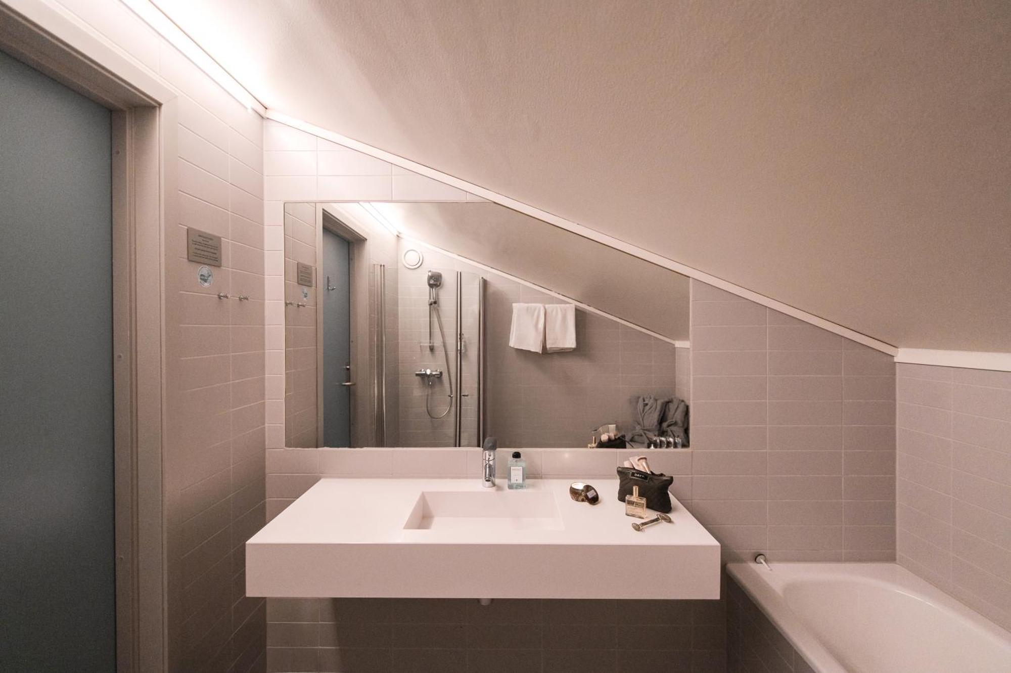 Svalbard Hotell | Polfareren Longyearbyen Bagian luar foto