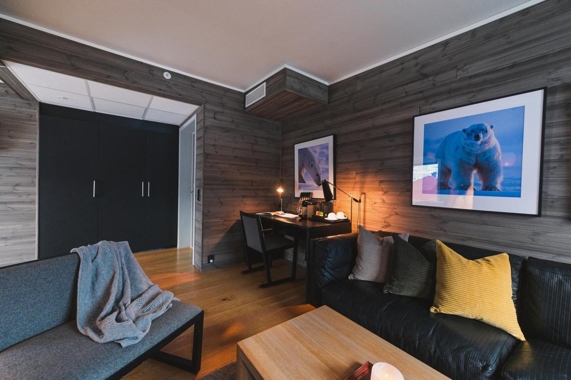 Svalbard Hotell | Polfareren Longyearbyen Bagian luar foto