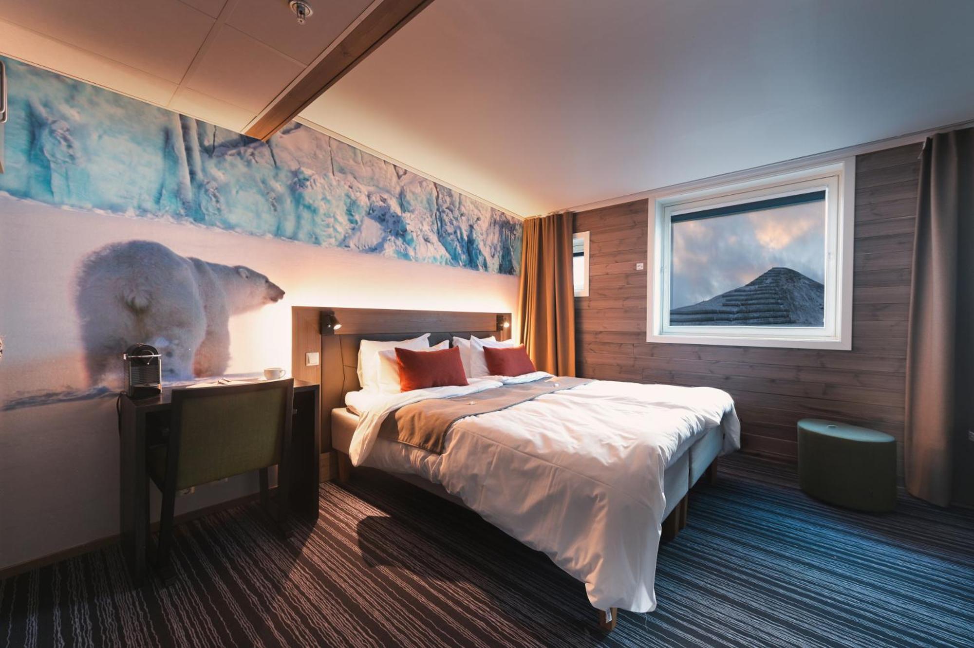 Svalbard Hotell | Polfareren Longyearbyen Bagian luar foto