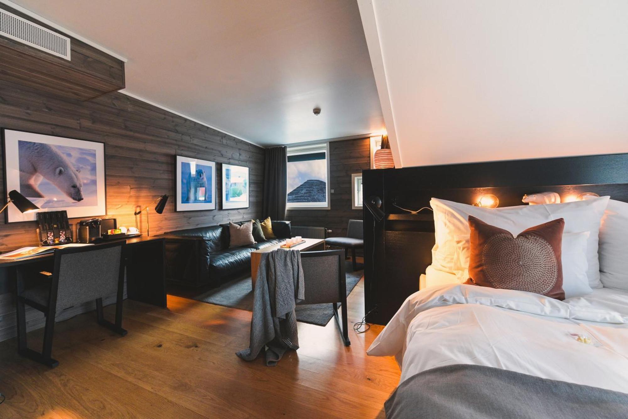 Svalbard Hotell | Polfareren Longyearbyen Bagian luar foto