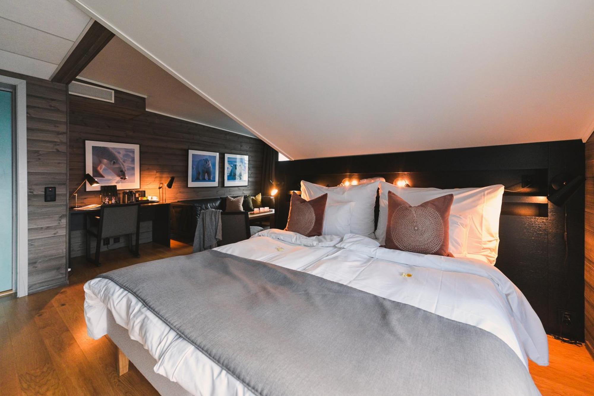 Svalbard Hotell | Polfareren Longyearbyen Bagian luar foto
