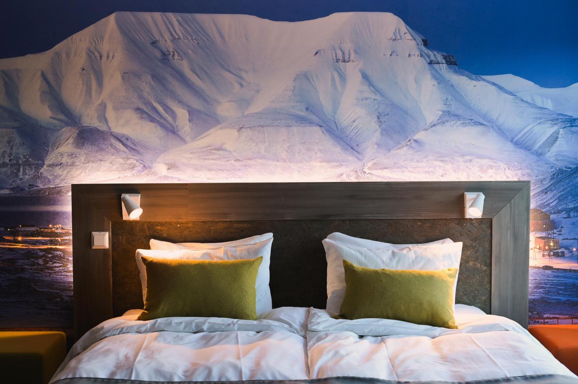 Svalbard Hotell | Polfareren Longyearbyen Bagian luar foto