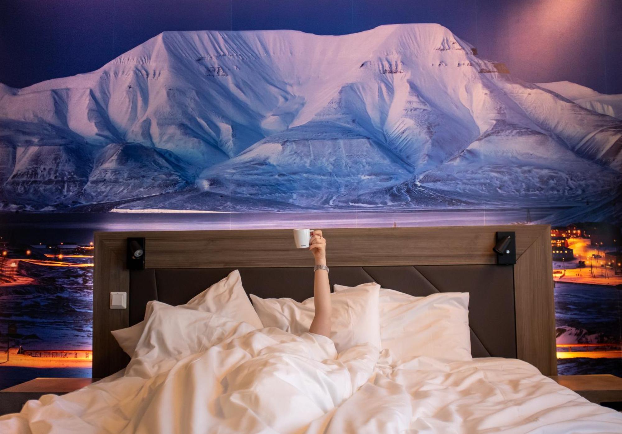 Svalbard Hotell | Polfareren Longyearbyen Bagian luar foto