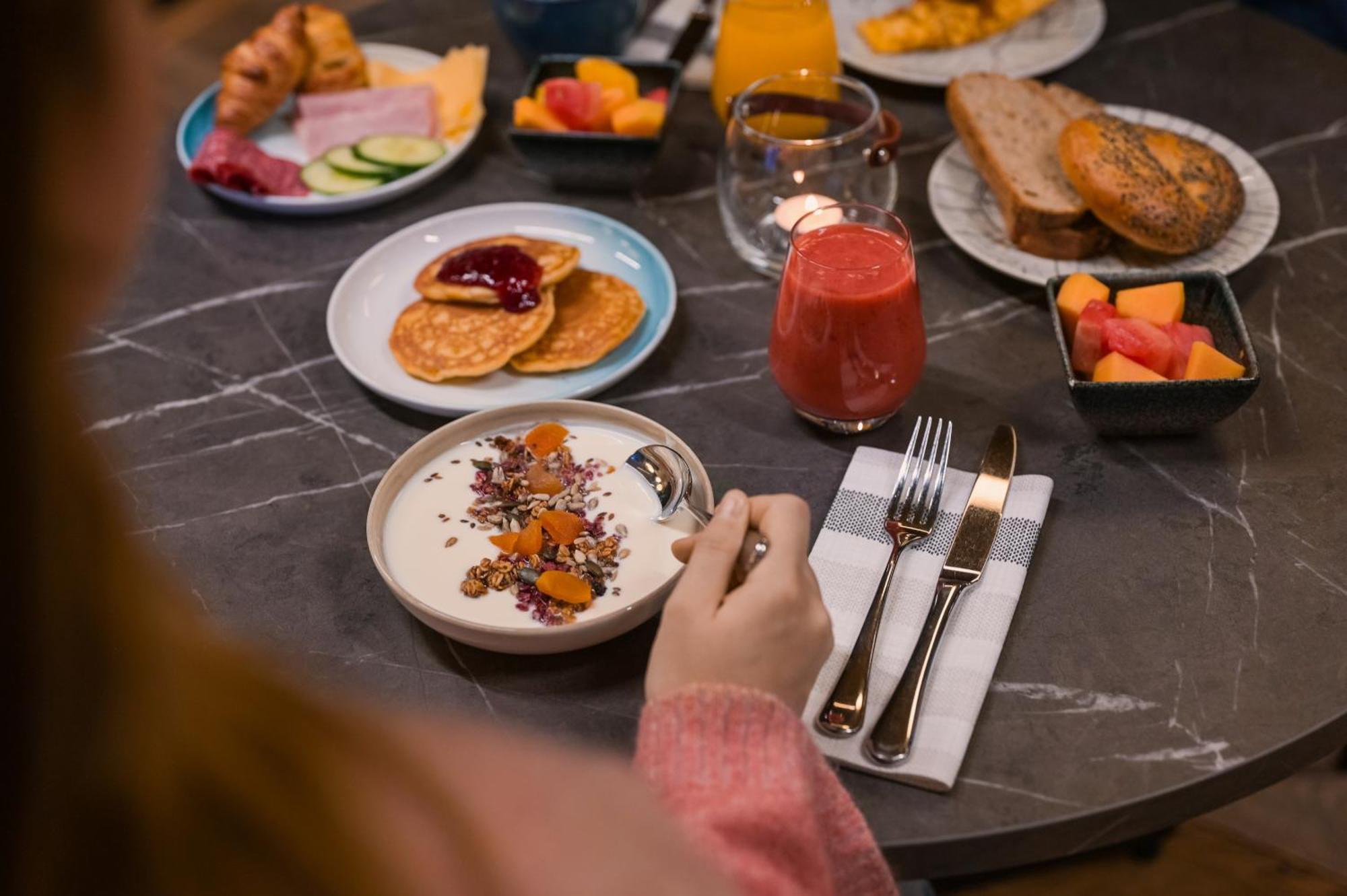 Svalbard Hotell | Polfareren Longyearbyen Bagian luar foto