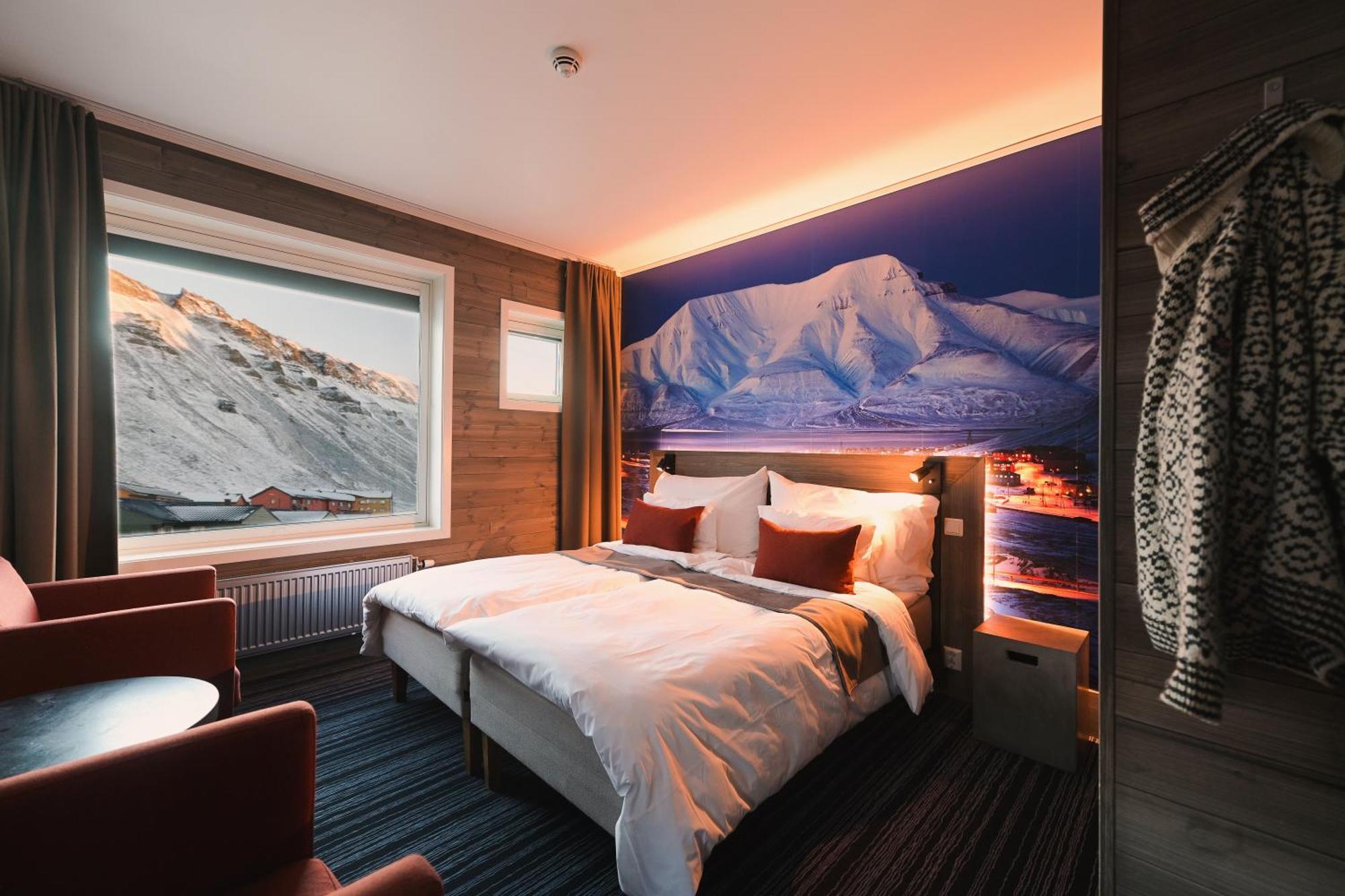 Svalbard Hotell | Polfareren Longyearbyen Bagian luar foto