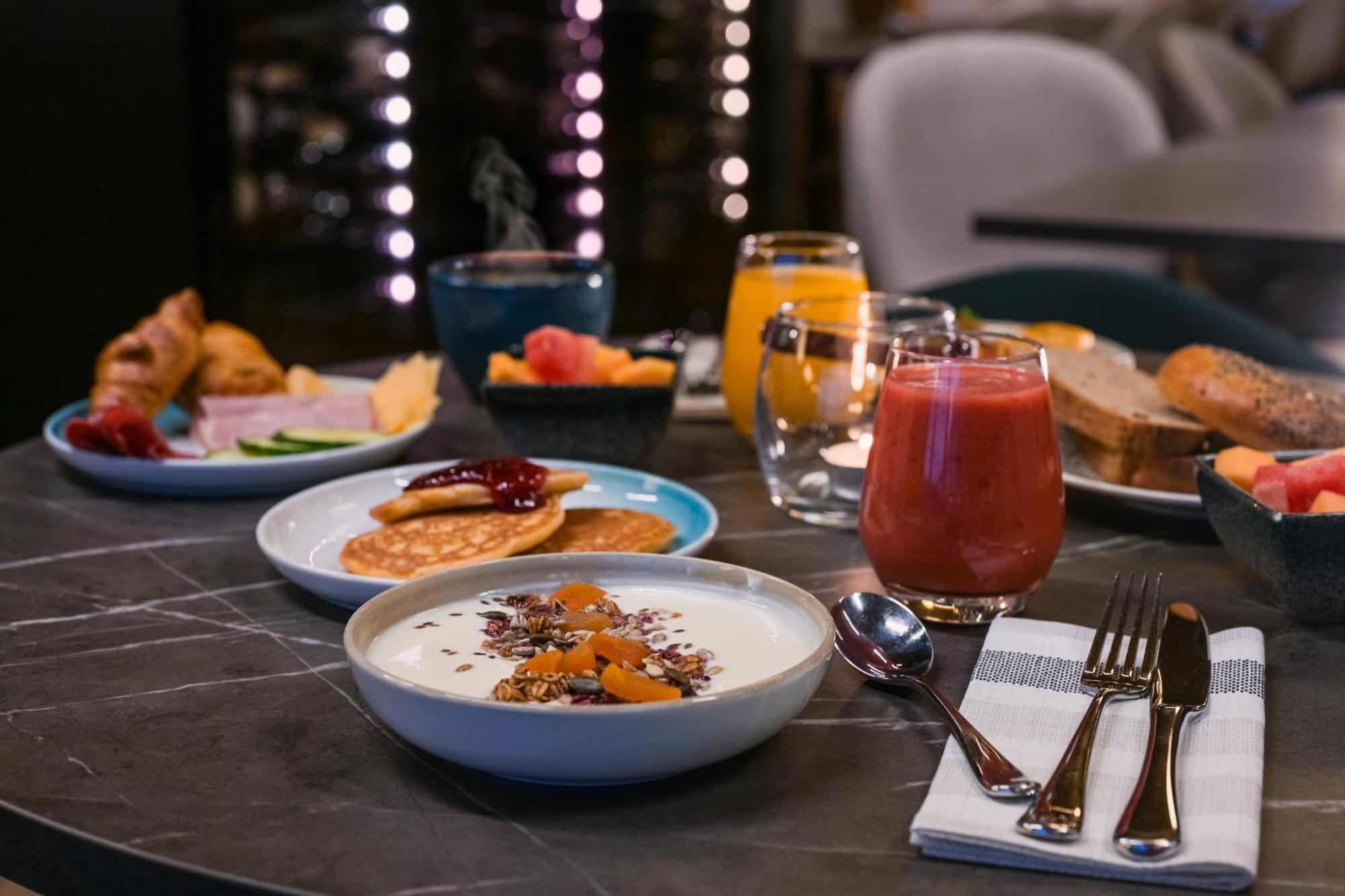 Svalbard Hotell | Polfareren Longyearbyen Bagian luar foto