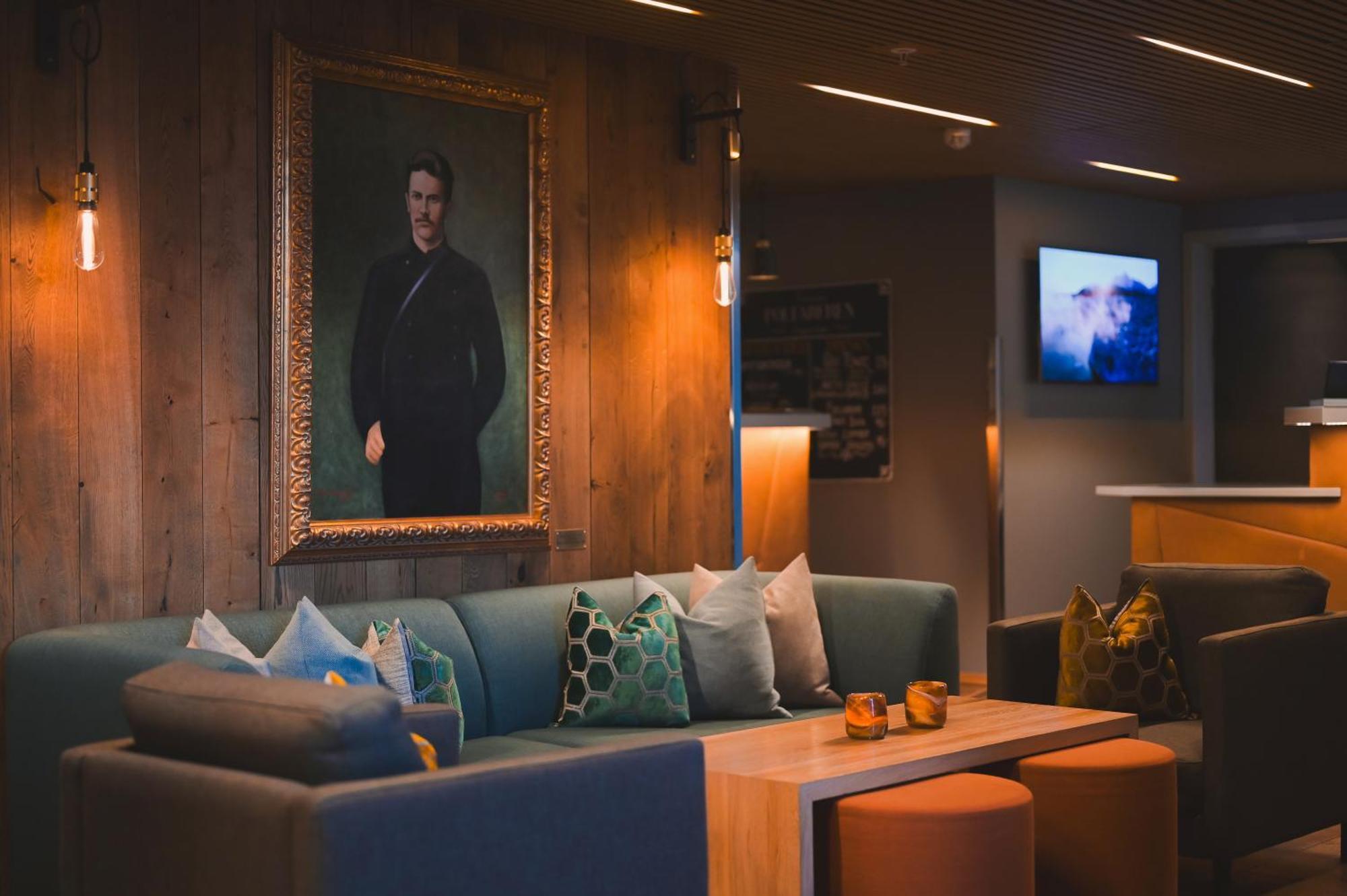 Svalbard Hotell | Polfareren Longyearbyen Bagian luar foto