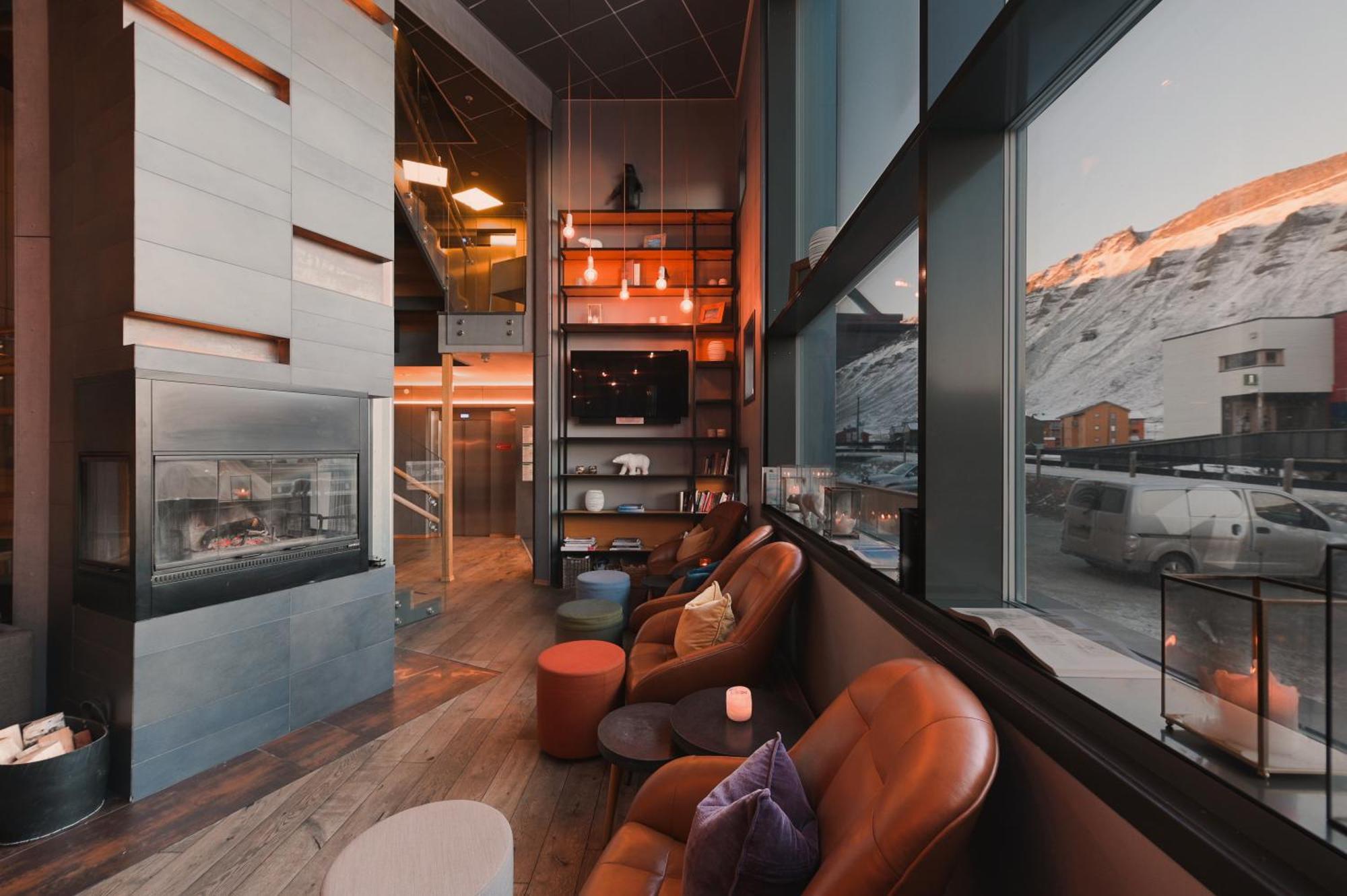 Svalbard Hotell | Polfareren Longyearbyen Bagian luar foto